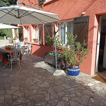 בית נופש Maison En Bord De Marne שלה